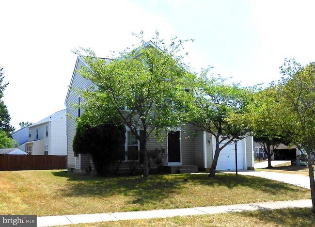 Building Photo - 8566 Kingsway Dr