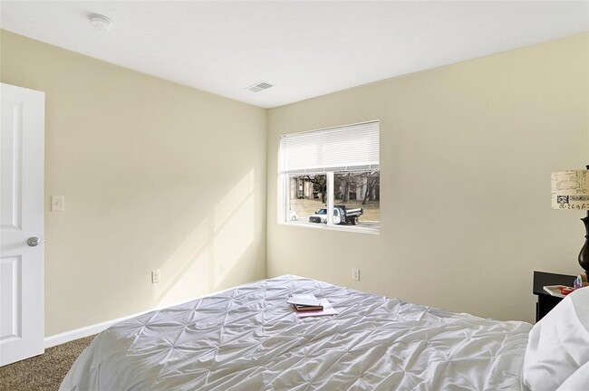 Building Photo - 3771 Cornell Dr
