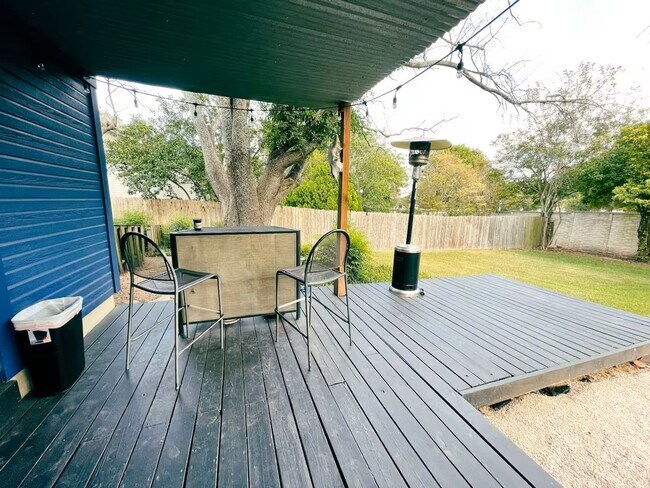 Building Photo - Beautifully Updated 3/2 — FULLY FURNISHED in North Austin