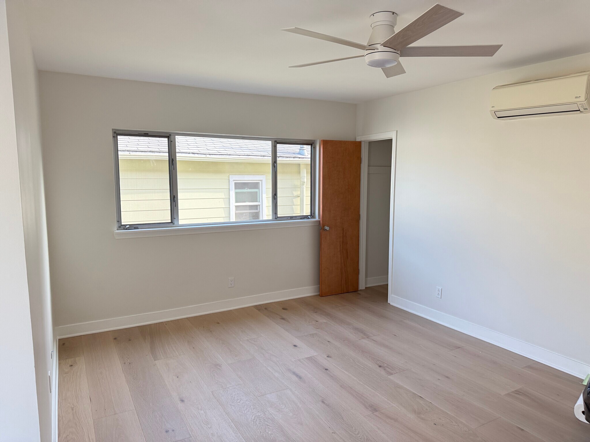 Living room and closet - 1533 Princeton St