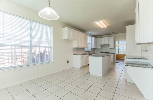 Building Photo - 4136 Los Altos Dr