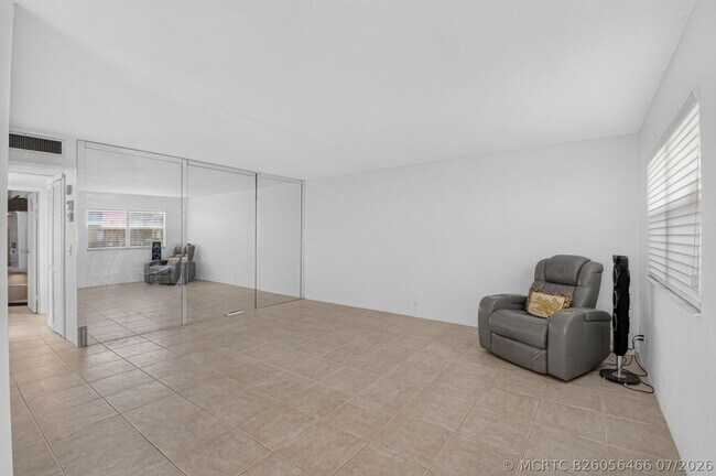 Building Photo - 65 Saxony B