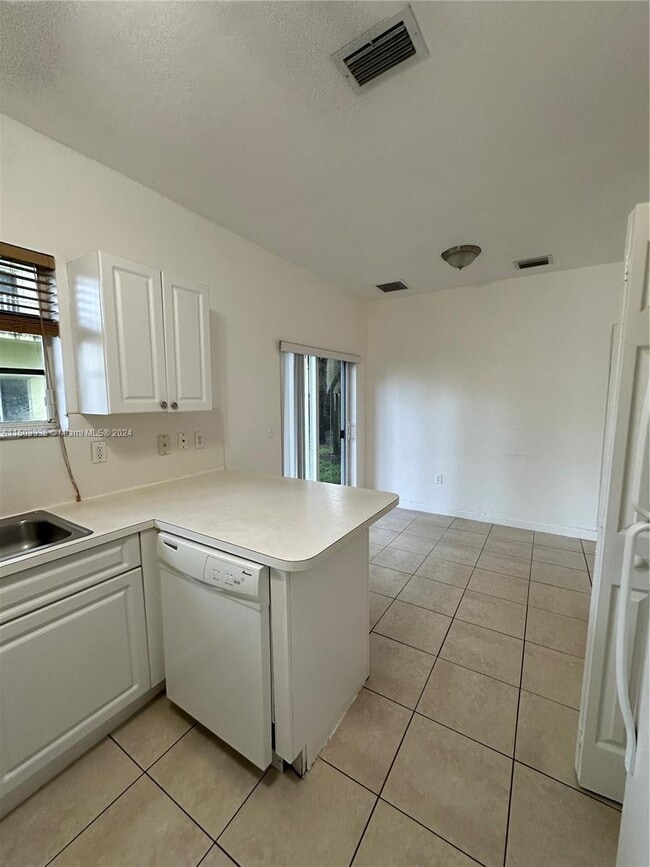 Building Photo - 2731 NE 3rd Dr