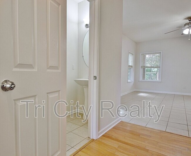 Building Photo - 111 Covington Terrace