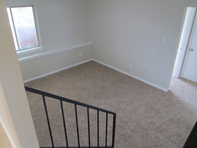 Building Photo - 3 bedroom house near Garden Acres Park