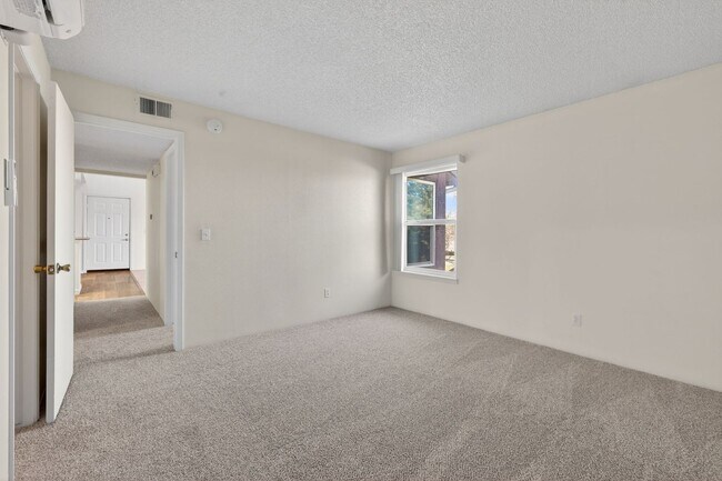 Building Photo - Updated 2 bed 1 bath condo in Arvada!