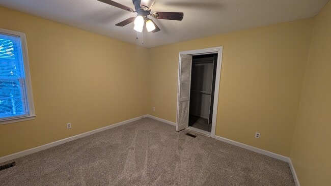 Building Photo - 2622 Kingston Dr
