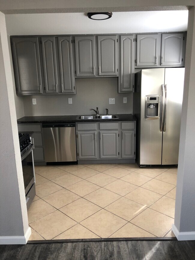 Building Photo - 911 Zion St