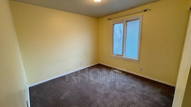 Building Photo - 204 E 735 S