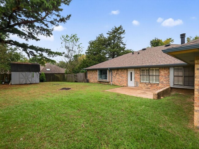 Building Photo - 18270 Stillwood Ln