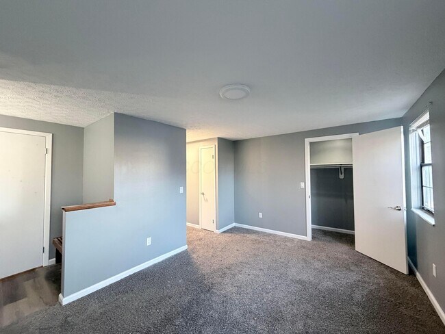 Building Photo - 955 Cross Country Dr W