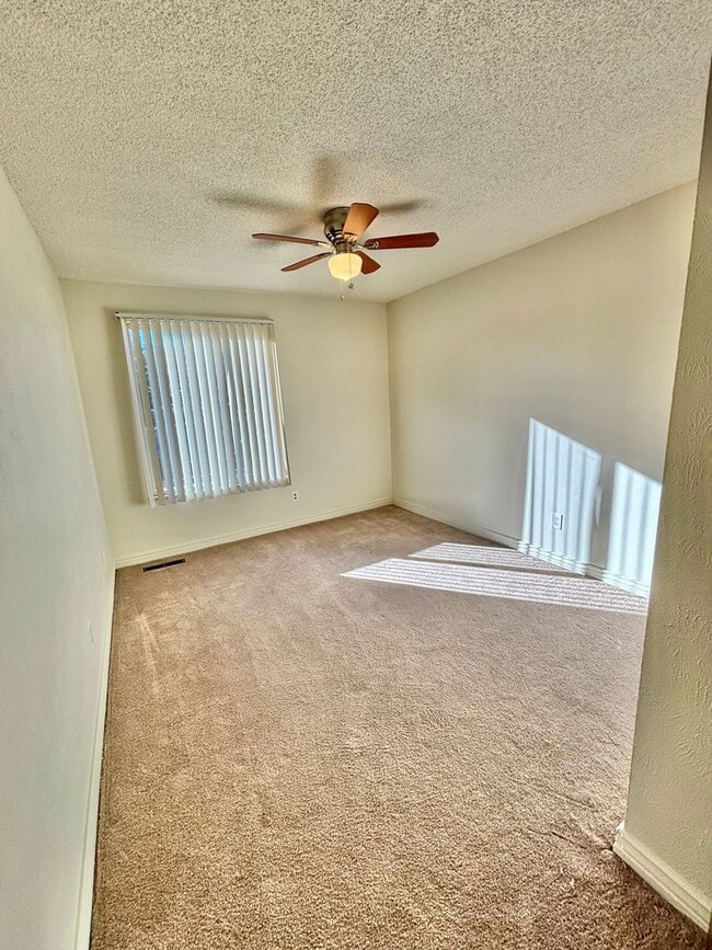 Building Photo - Beautiful 3-Bedroom Home Near Ken Caryl, Parks & Schools!!Available Now!!