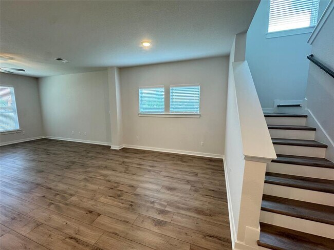 Building Photo - 78 Hereford Lp
