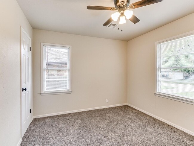 Building Photo - 2221 Churchill Pl