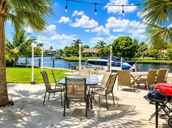 Building Photo - 455 Golden Isles Dr