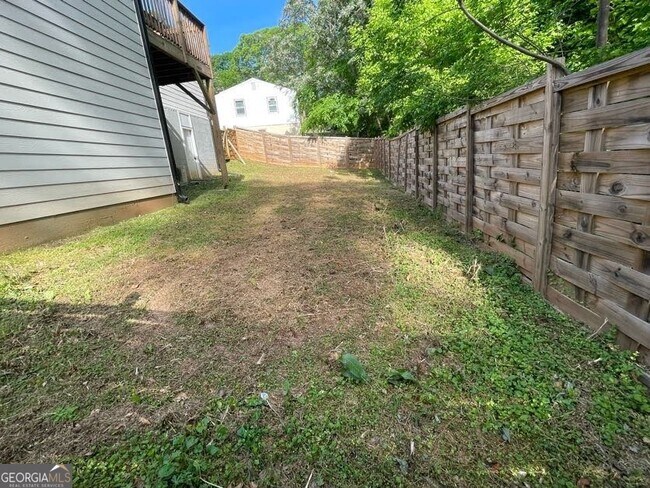 Building Photo - 185 Glenrose Cir SW