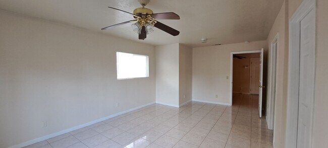 Building Photo - Wow this Charmer has 4 Bedrooms with 2 Primary Bedrooms w/Full Bathrooms