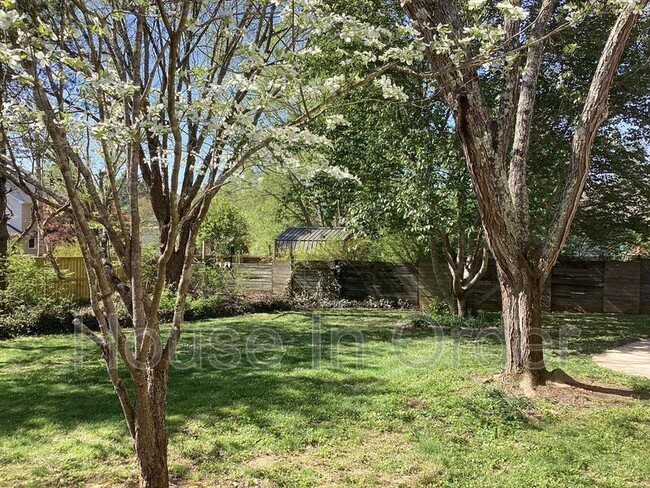 Building Photo - 108 Hyacinth Ln