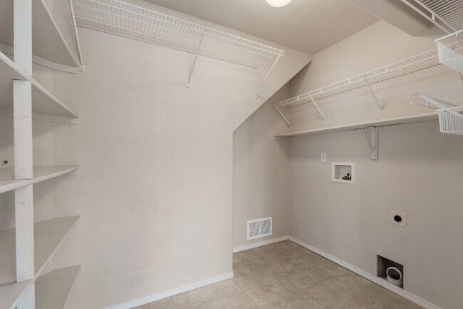 Building Photo - Spacious 4BR + Office Home in Pine Creek (...