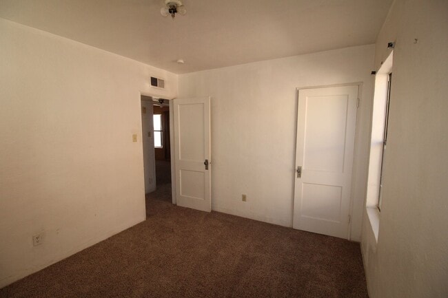 Building Photo - MINUTES FROM FORT BLISS!!