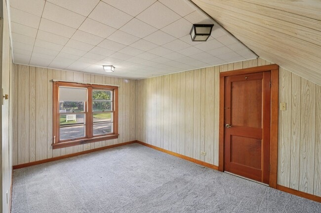 Building Photo - 1514 N Freund Ave