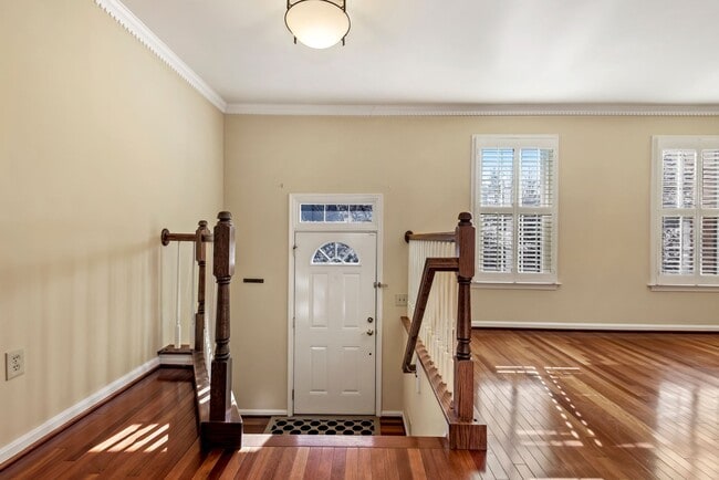 Building Photo - 8015 Merry Oaks Ln