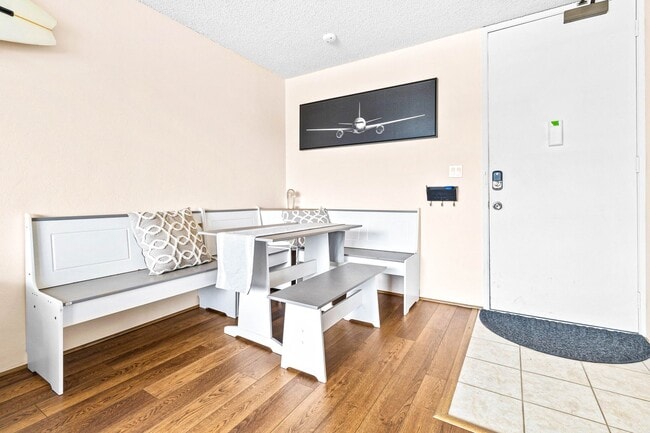Building Photo - Cute and Newly Upgraded 1/1/1 near Ala Moana