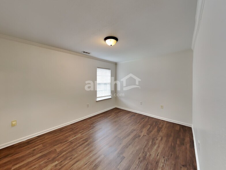 Building Photo - 704 Overlook Rd