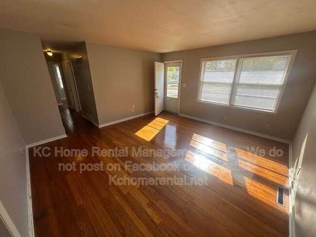 Building Photo - 5216 NE 44th St