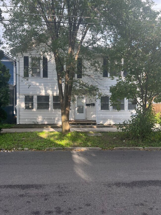 Building Photo - 1005-1007 N Aurora St, LLC