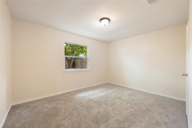 Building Photo - 6903 Woodhue Dr