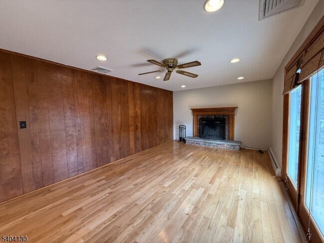 Building Photo - 126 Sagamore Dr