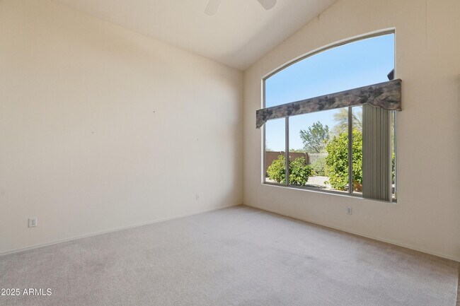 Building Photo - 4626 E Thorn Tree Dr