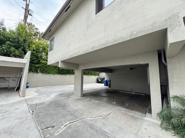 Building Photo - 600 N Sweetzer Ave