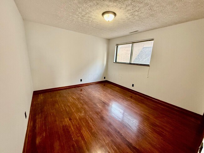 Building Photo - 295 E Whittier St