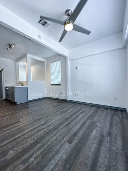 Building Photo - 802 Montana St