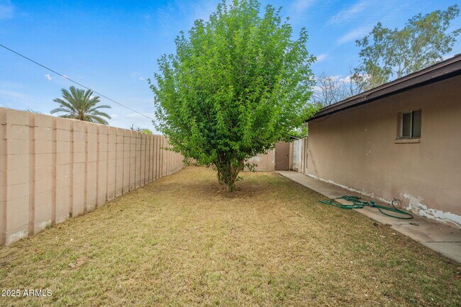 Building Photo - 2534 E Randall Dr