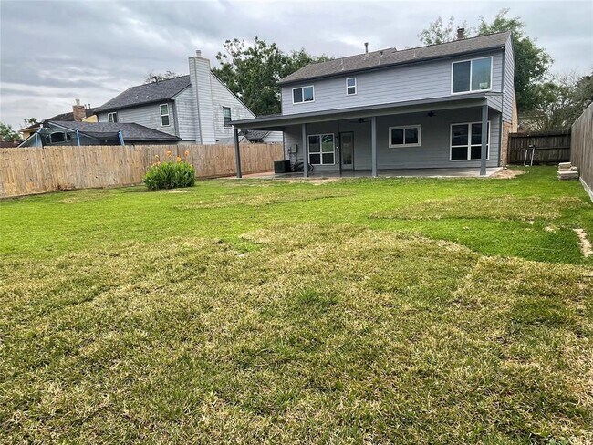 Building Photo - 2528 Sawyer Dr