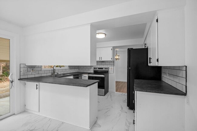 Building Photo - Move-In Special - Beautiful South Valley Home! Available Now!