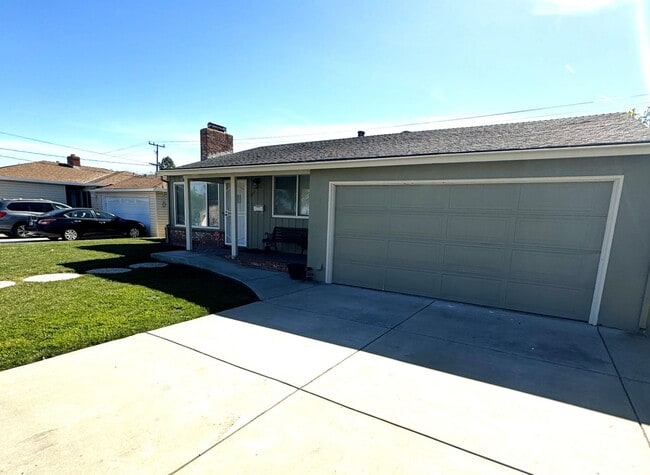 Building Photo - 3-Bedroom Home with Spacious Backyard Available to move in April 1