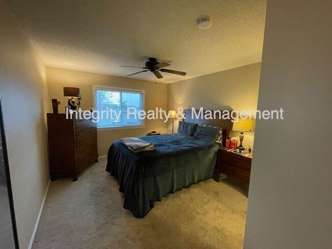 Building Photo - 475 E Chiswick Cir