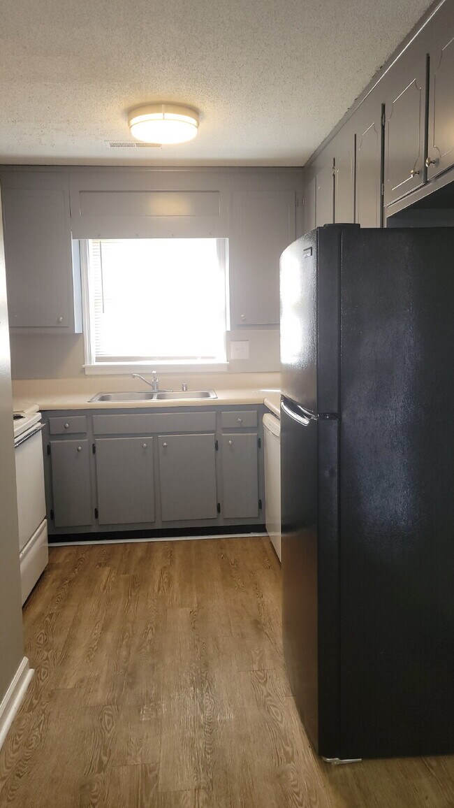 Building Photo - "Spacious 2-Bed, 2-Bath Haven in Huntsville - Your Perfect Retreat Awaits!"