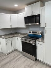 Building Photo - 638 Cashew St