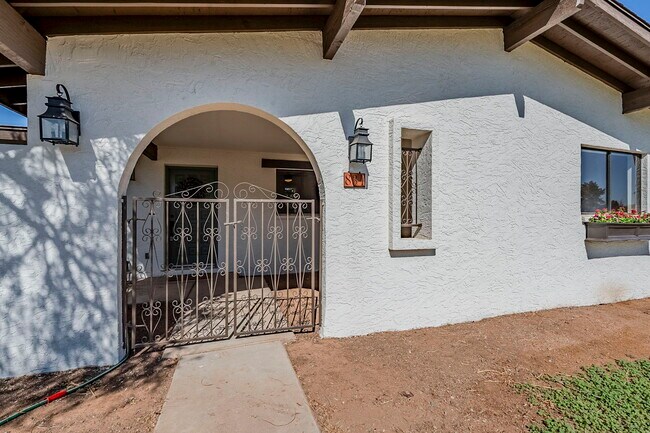 Building Photo - 834 N Constellation Way