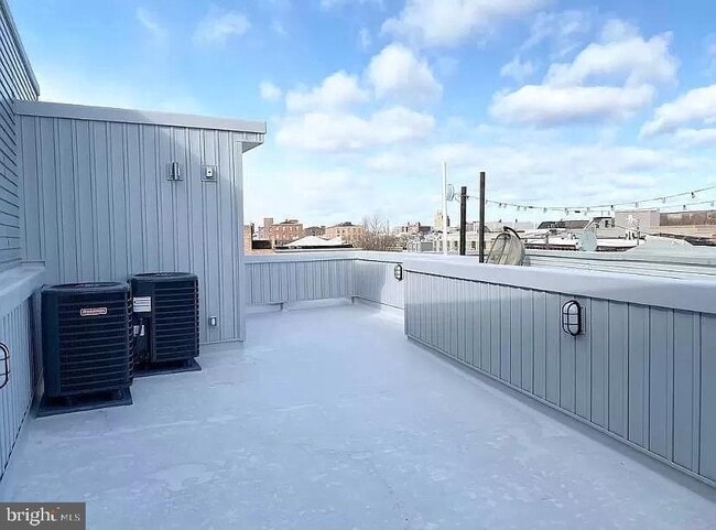 Building Photo - 2425 Frankford Ave