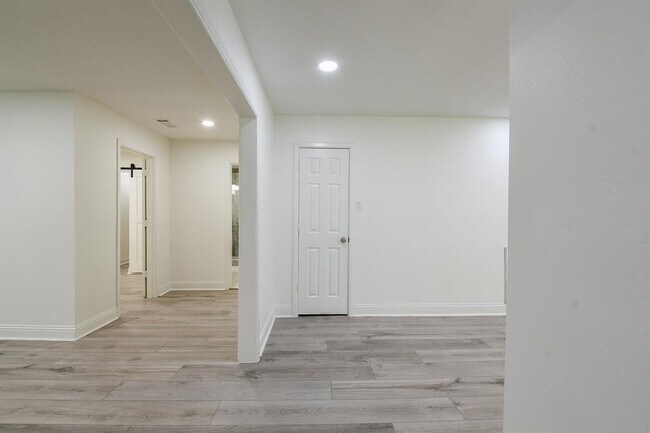 Building Photo - 527 FM 787