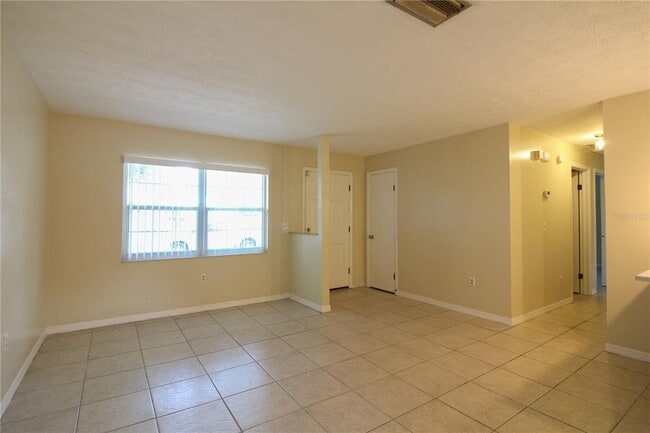 Building Photo - 701 Swiss Dr