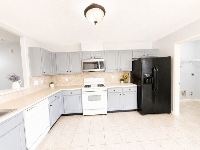 Building Photo - 15842 Little Miss Creek Dr