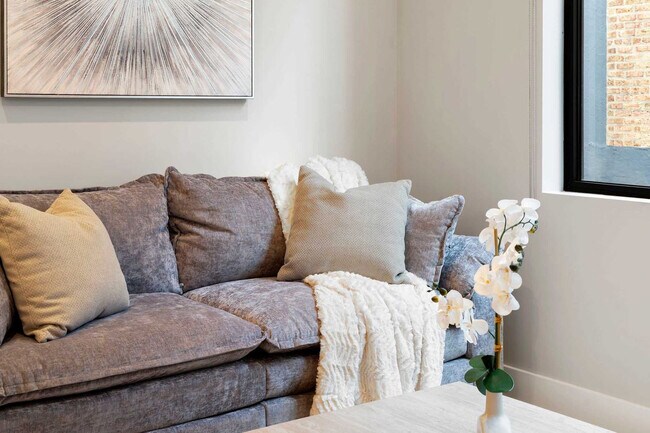 Building Photo - 6044 N Winthrop Ave