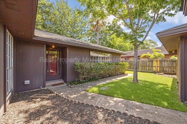 Building Photo - 16311 Forest Bend Ave